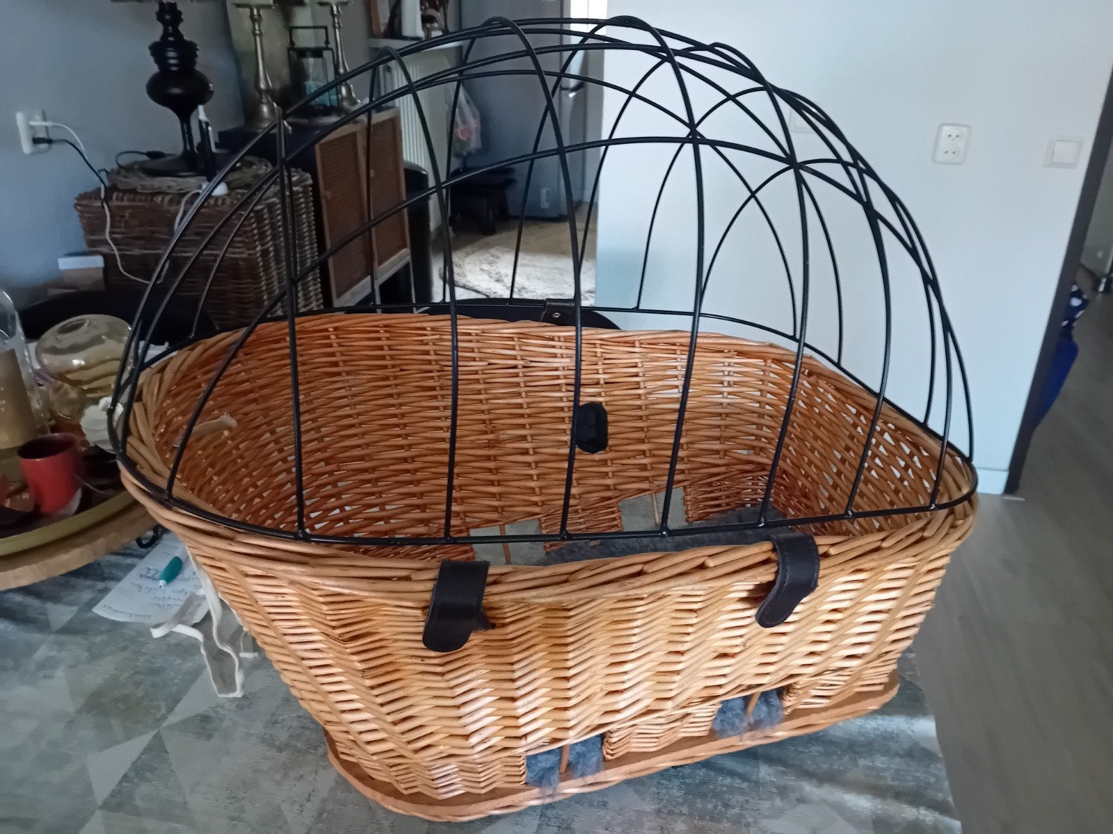 Honden fiets mand riet, Ophalen, Riet