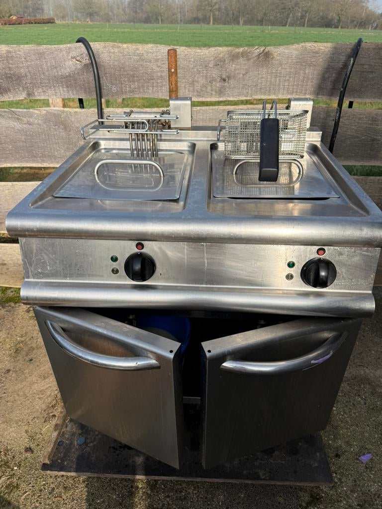 Frituuroven Krachtstroom 380v, 4 liter of meer, Ophalen, Gebruikt, Duo-friteuse