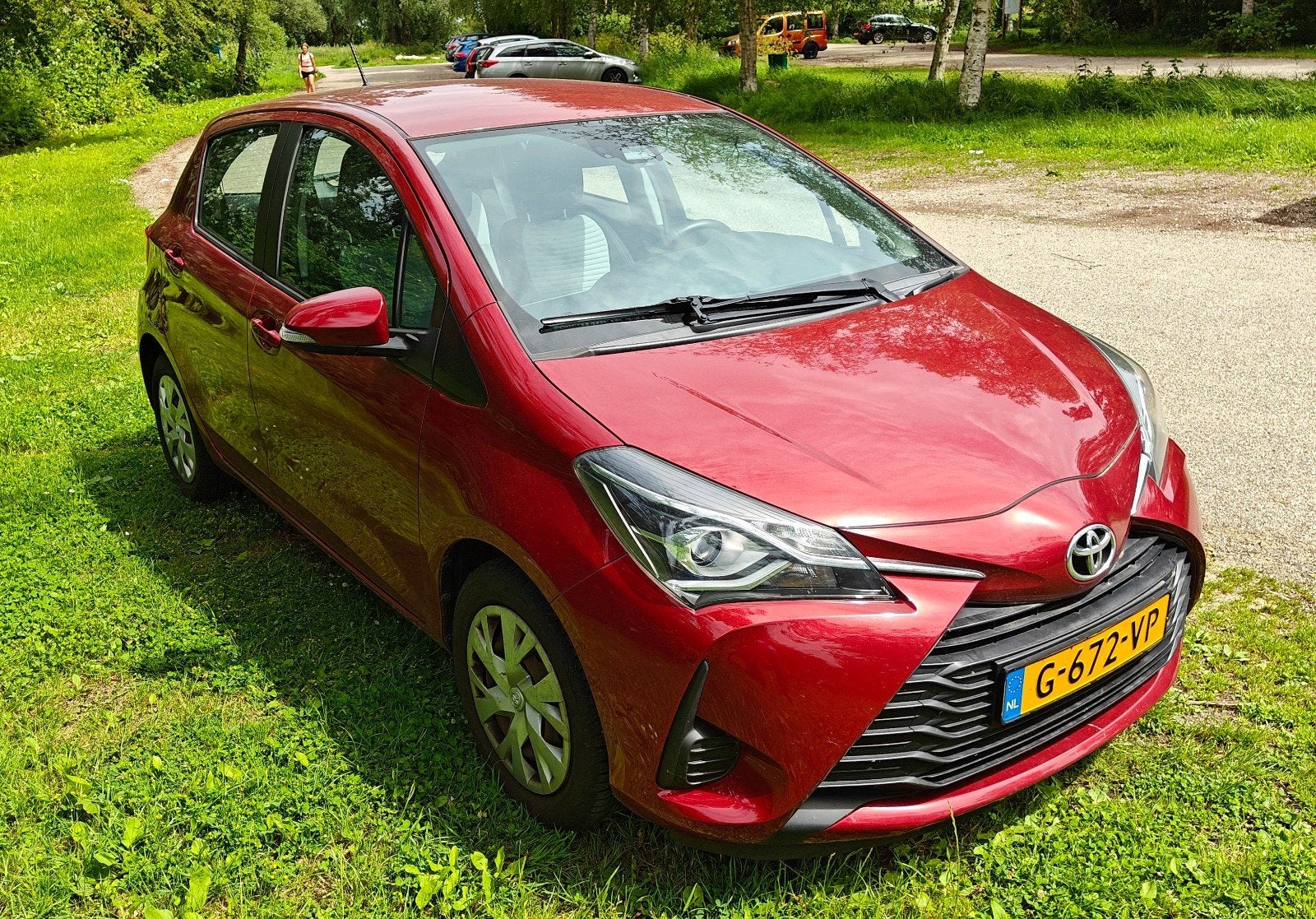 Toyota Yaris 1.0 Vvt-i 72pk 2019 Rood, Voorwielaandrijving, 40 €/maand, Elektrische ramen, 730 kg