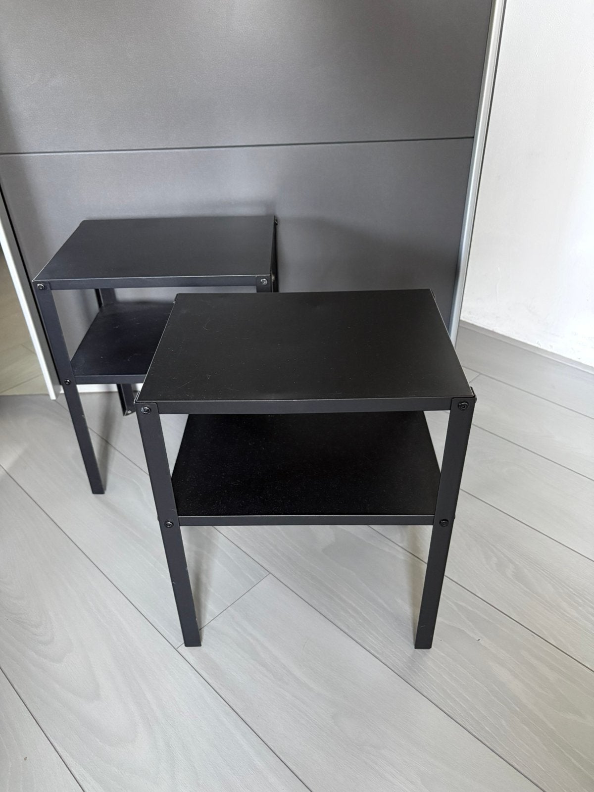 Twee zwarte IKEA bijzet tafeltjes, Minder dan 55 cm, Gebruikt, Rond, Ophalen