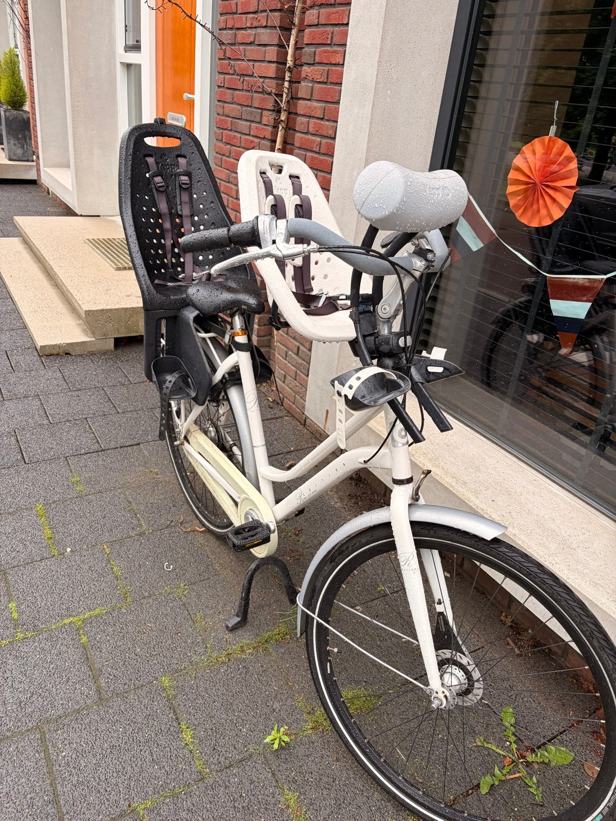 Cortina Roots Moederfiets met 2 kinderzitjes van Yepp, Fietsen en Brommers, Fietsen | Dames | Moederfietsen, 2 zitjes, Dubbele standaard