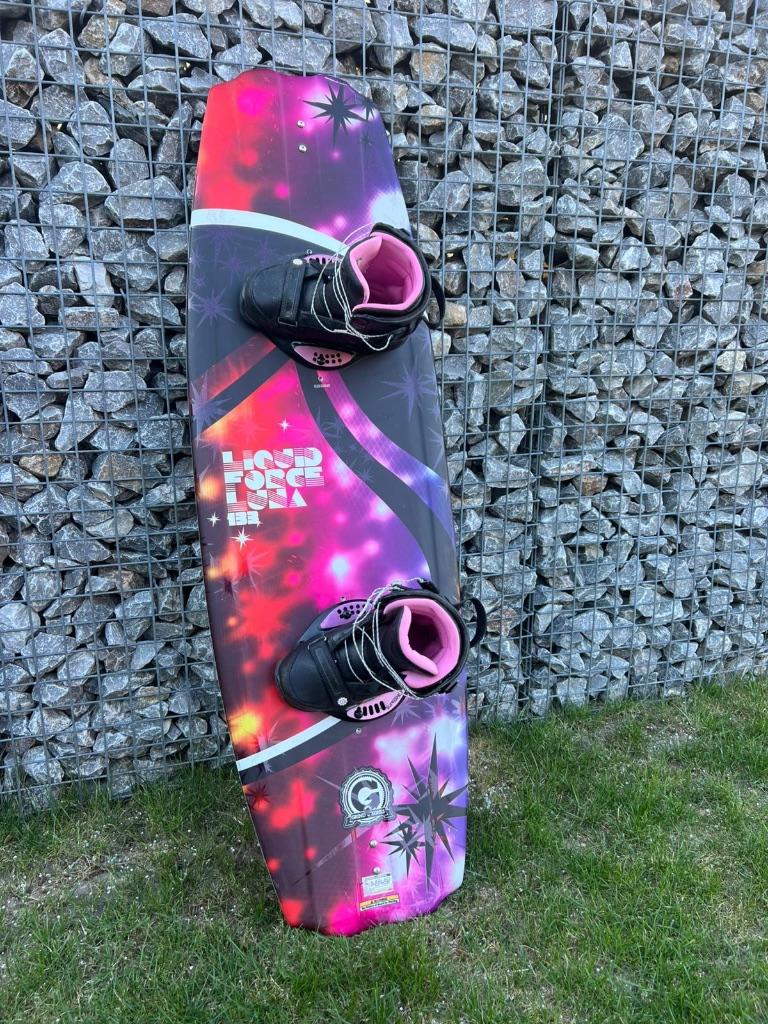 Liquid Force wakeboard maat 133cm, Ophalen, Zo goed als nieuw, Board en Schoenen