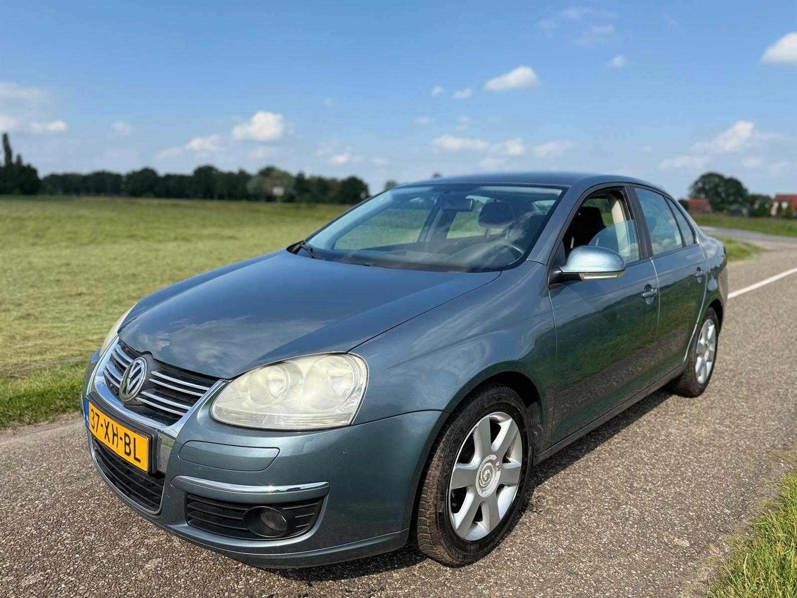 Volkswagen - 2007 - Jetta - 1.6 Trendline Bns - 37-XH-BL, Auto's, Volkswagen, Voorwielaandrijving, Gebruikt, 4 cilinders, Handgeschakeld