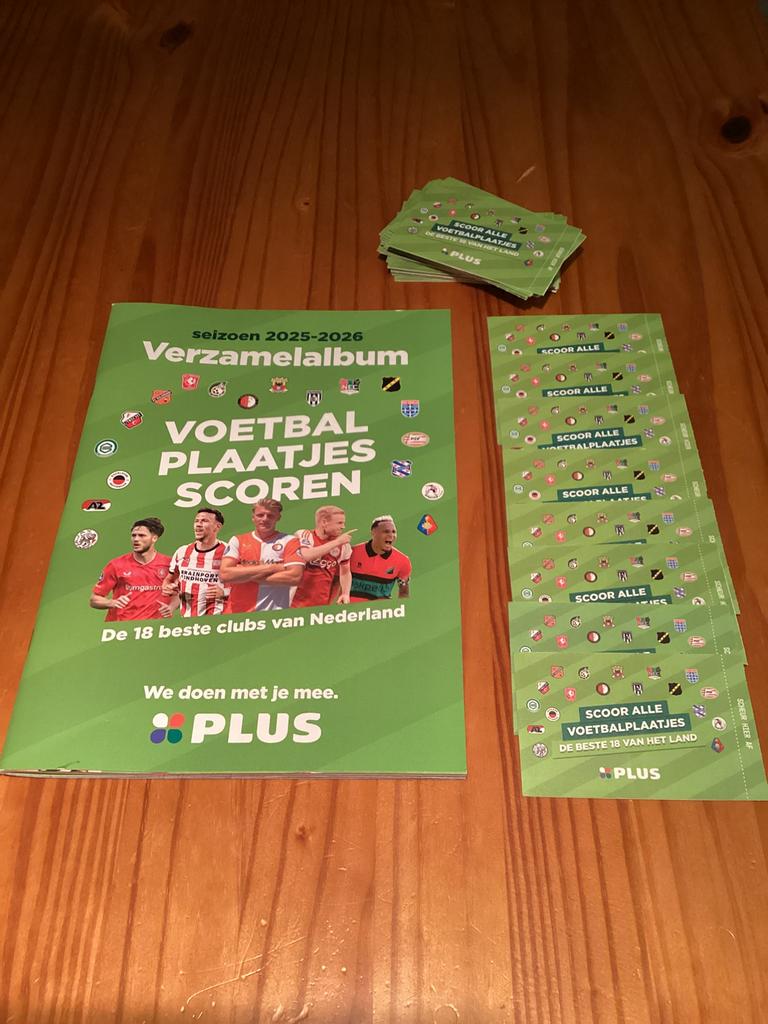 Plus VoetbalPlaatjes 43 Stuks + Verzalalbum Nieuw  (Ophalen), Plus, Ophalen