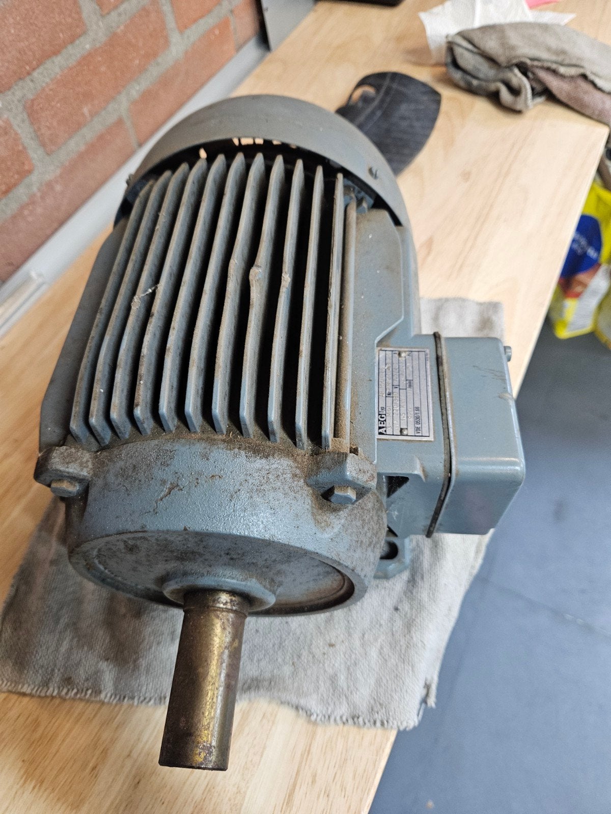 AEG AM 100 L16 3-fase Elektromotor 1.5 kW 920 rpm, Doe-het-zelf en Verbouw, Motoren, Ophalen, Zo goed als nieuw, Elektromotor