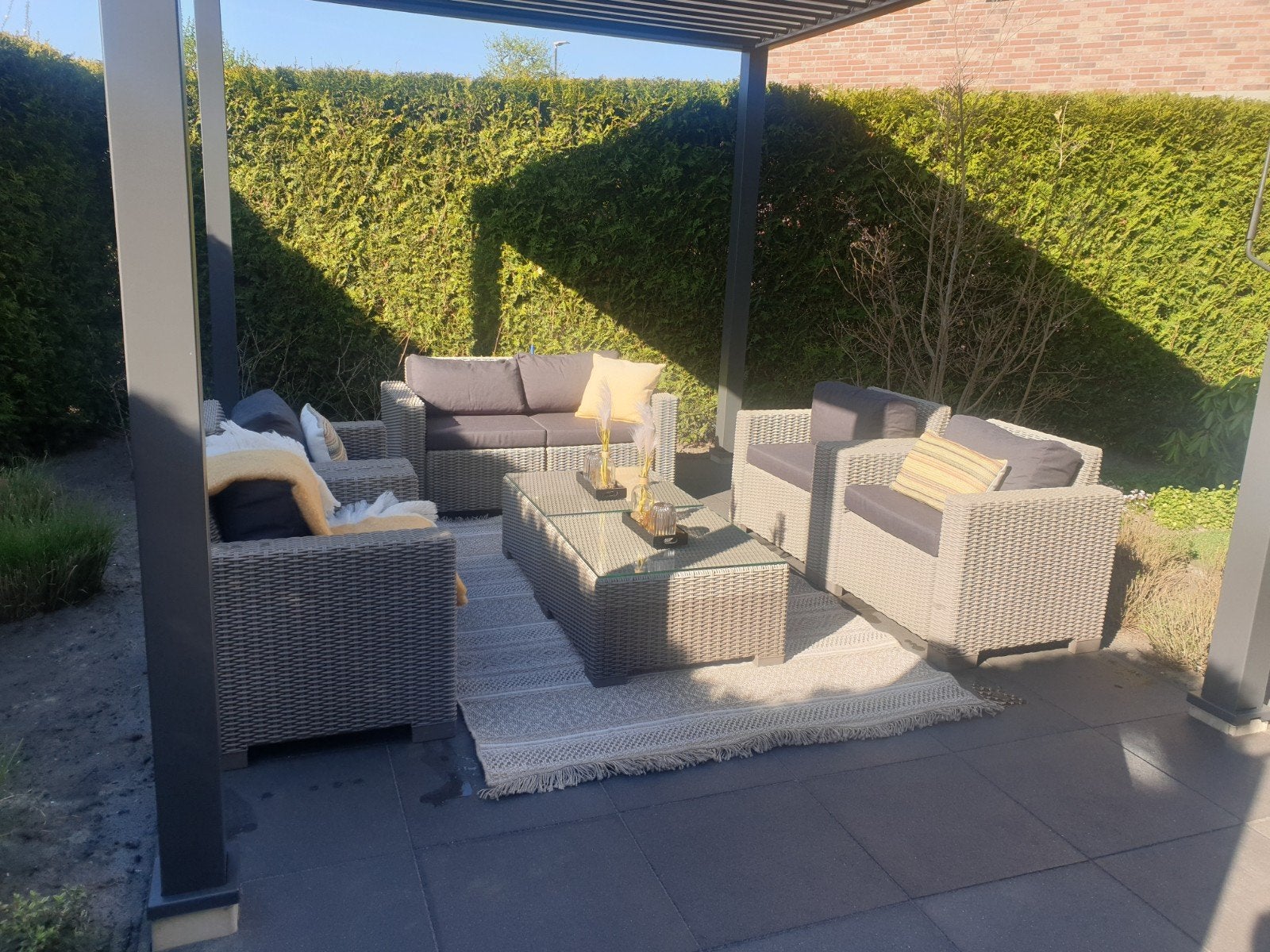 Allibert Loungeset Cappuccino met Zwarte Kussens, Ophalen