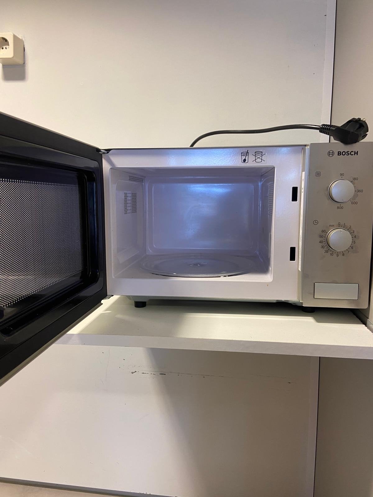 Bosch Magnetron - Nette en goed werkende staat, Ophalen, Minder dan 45 cm, Draaiplateau, Vrijstaand