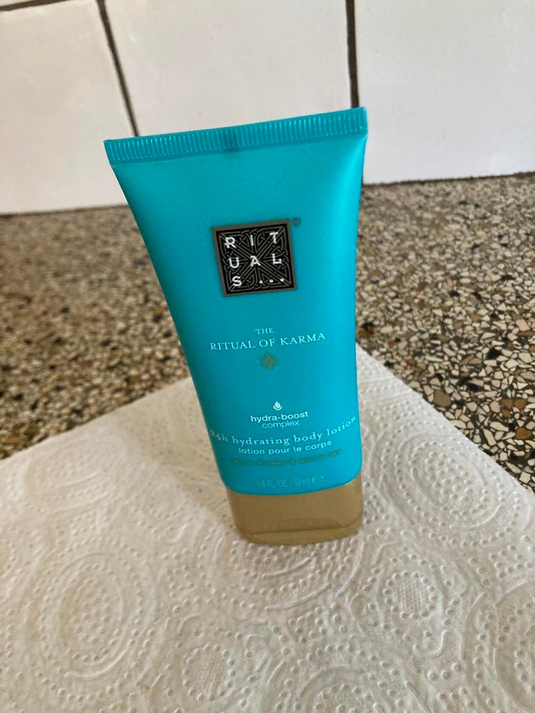 Body lotion, Ophalen of Verzenden, Zo goed als nieuw, Bodylotion, Crème of Olie