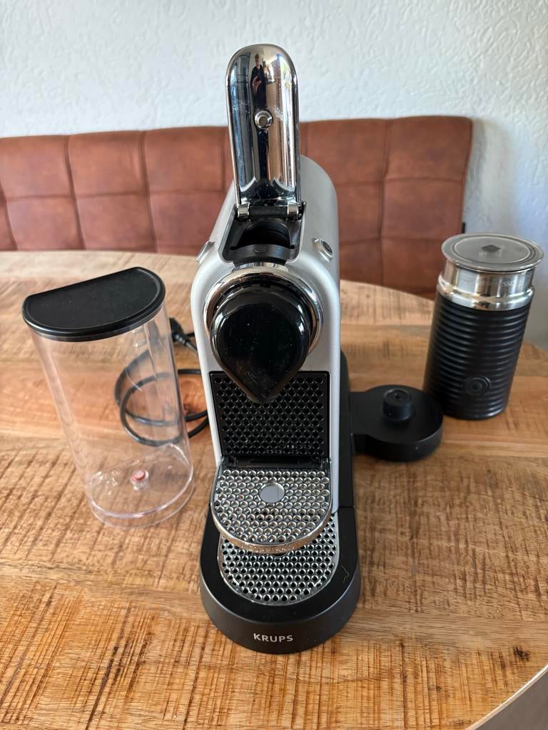 Krups Nespresso Essenza Mini XN761B met melkopschuimer, Witgoed en Apparatuur, Koffiezetapparaten, Ophalen, Espresso apparaat