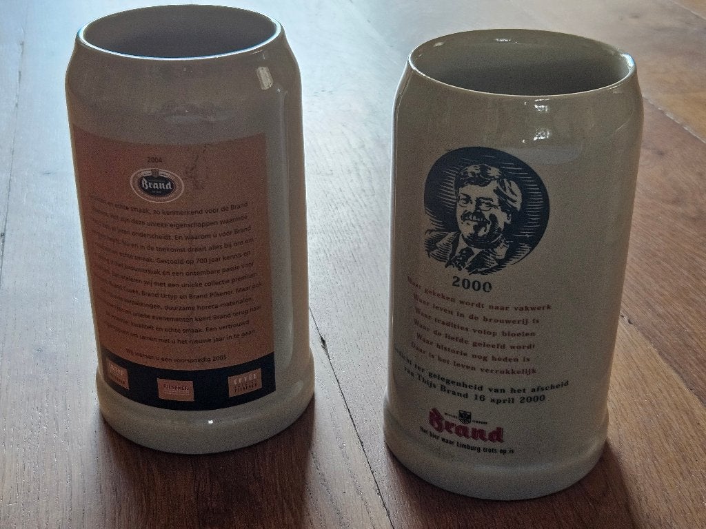Brand Bierpullen - Set van 2 (2000 & 2004), Verzamelen, Biermerken, Ophalen of Verzenden, Zo goed als nieuw, Pul(len), Brand