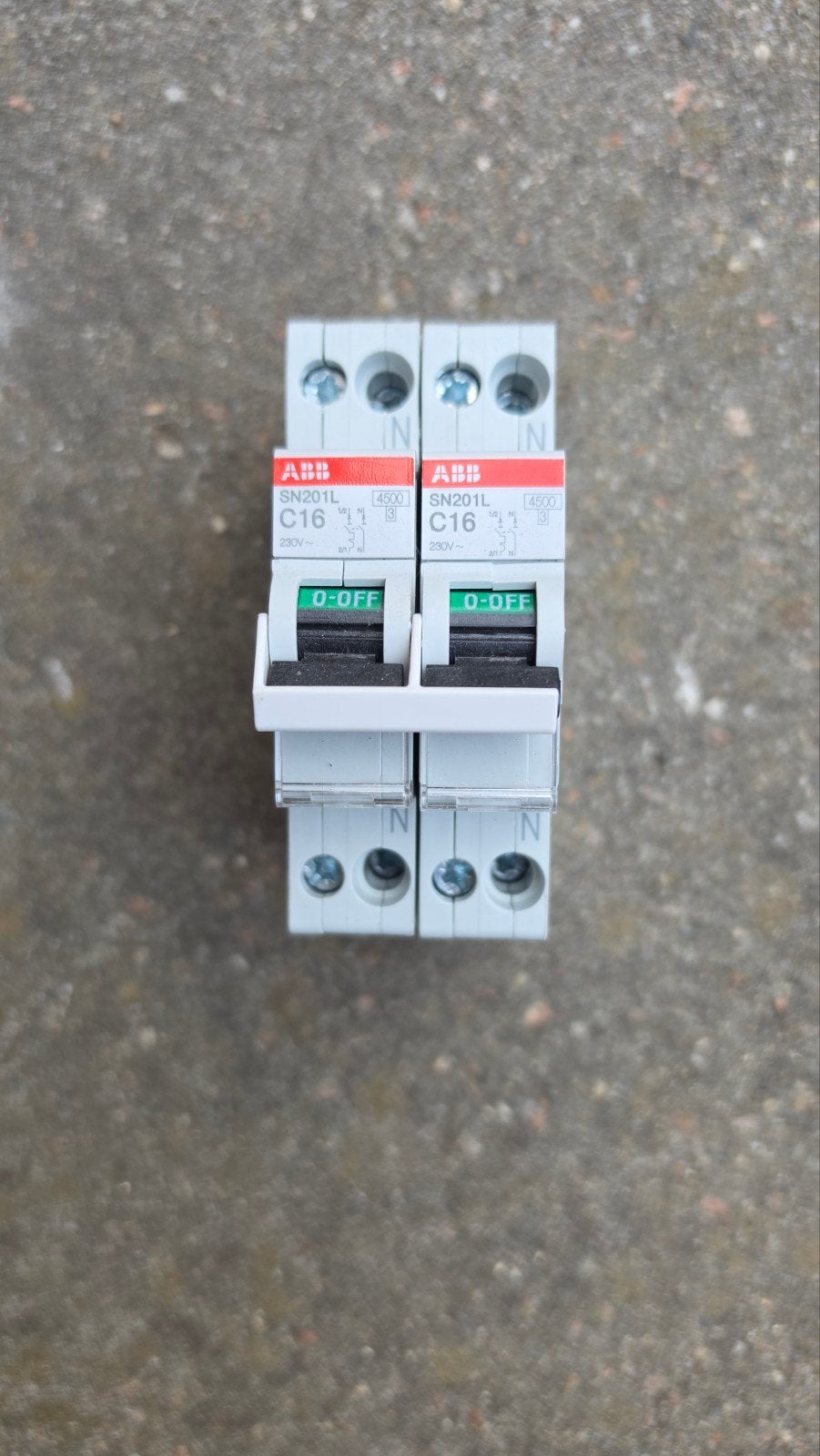 2x ABB Installatieautomaat 1-Polig 16A C16 met brug, Ophalen of Verzenden, Nieuw, ABB, Installatieautomaat