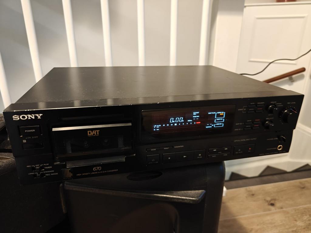 Sony DTC-670 DAT recorder (defect), Ophalen of Verzenden, Zo goed als nieuw
