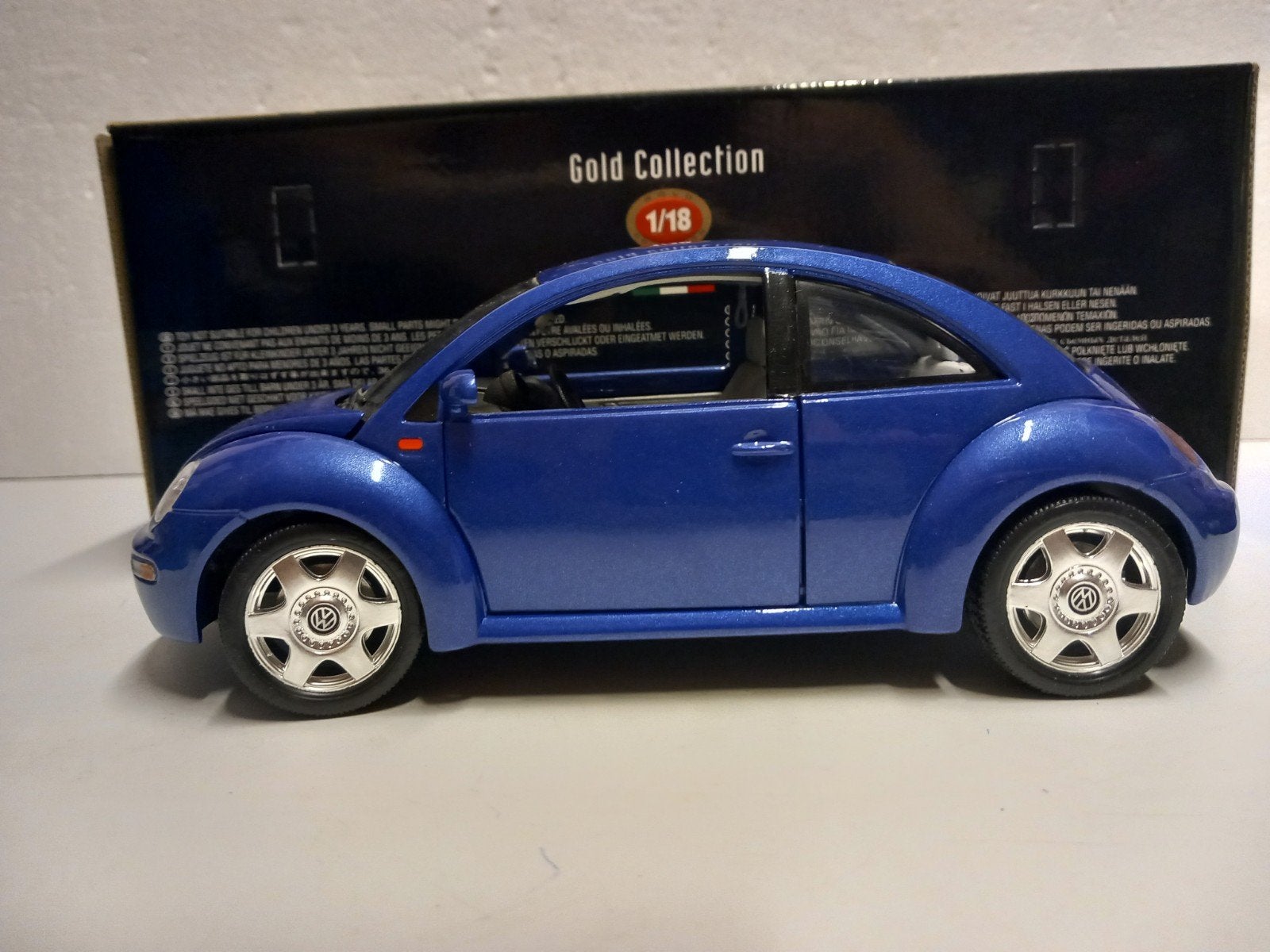 Volkswagen Beetle metallic light blue 2000 Bburago 1:18 KRD, Ophalen of Verzenden, Zo goed als nieuw, Auto, Overige merken