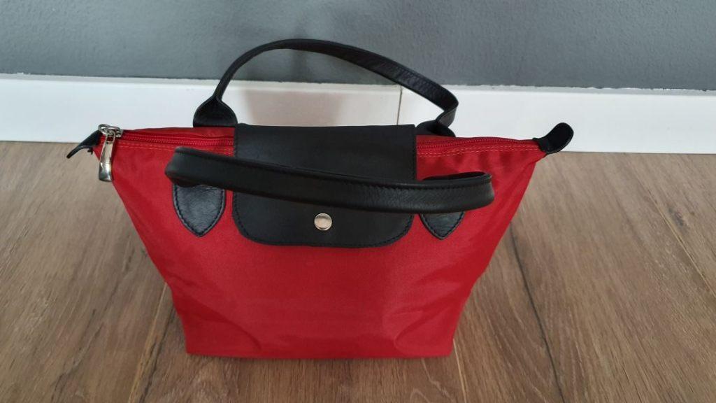 Opvallend zwart-rood handtasje, Sieraden, Tassen en Uiterlijk, Tassen | Damestassen, Nieuw, Handtas, Rood, Ophalen of Verzenden