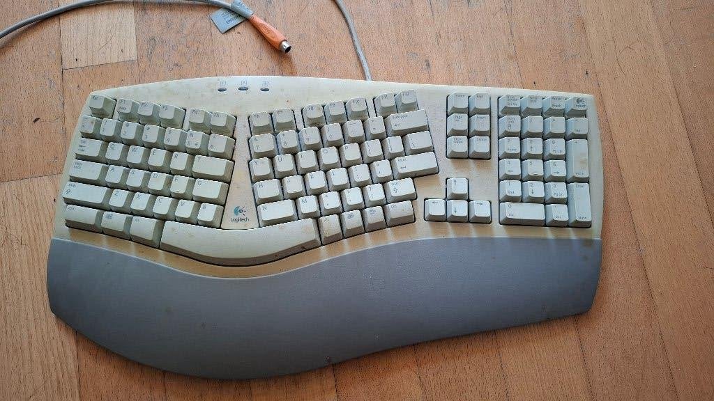 Logitech ergonomische split toetsenbord, Gebruikt, Ergonomisch, Ophalen of Verzenden, Qwerty