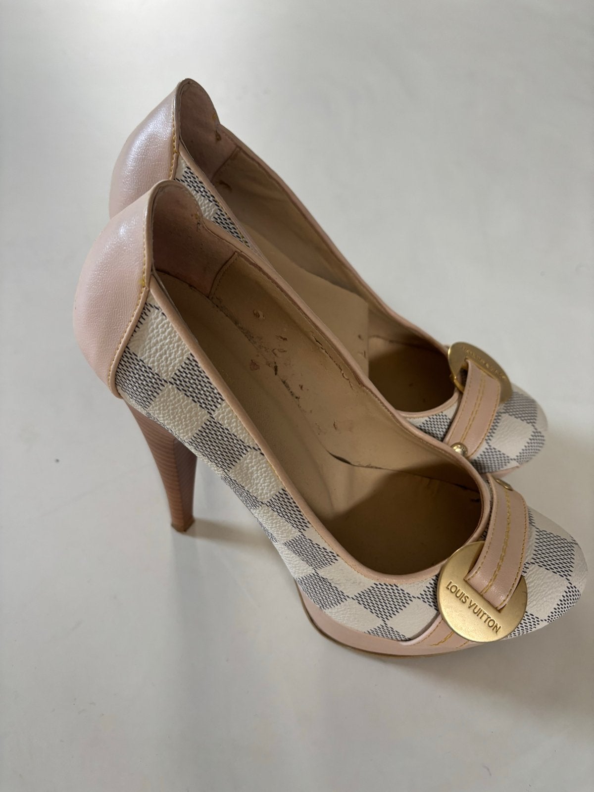 Louis Vuitton Damier Azur Pumps Maat 37, Kleding | Dames, Schoenen, Ophalen, Gedragen, Wit, Pumps