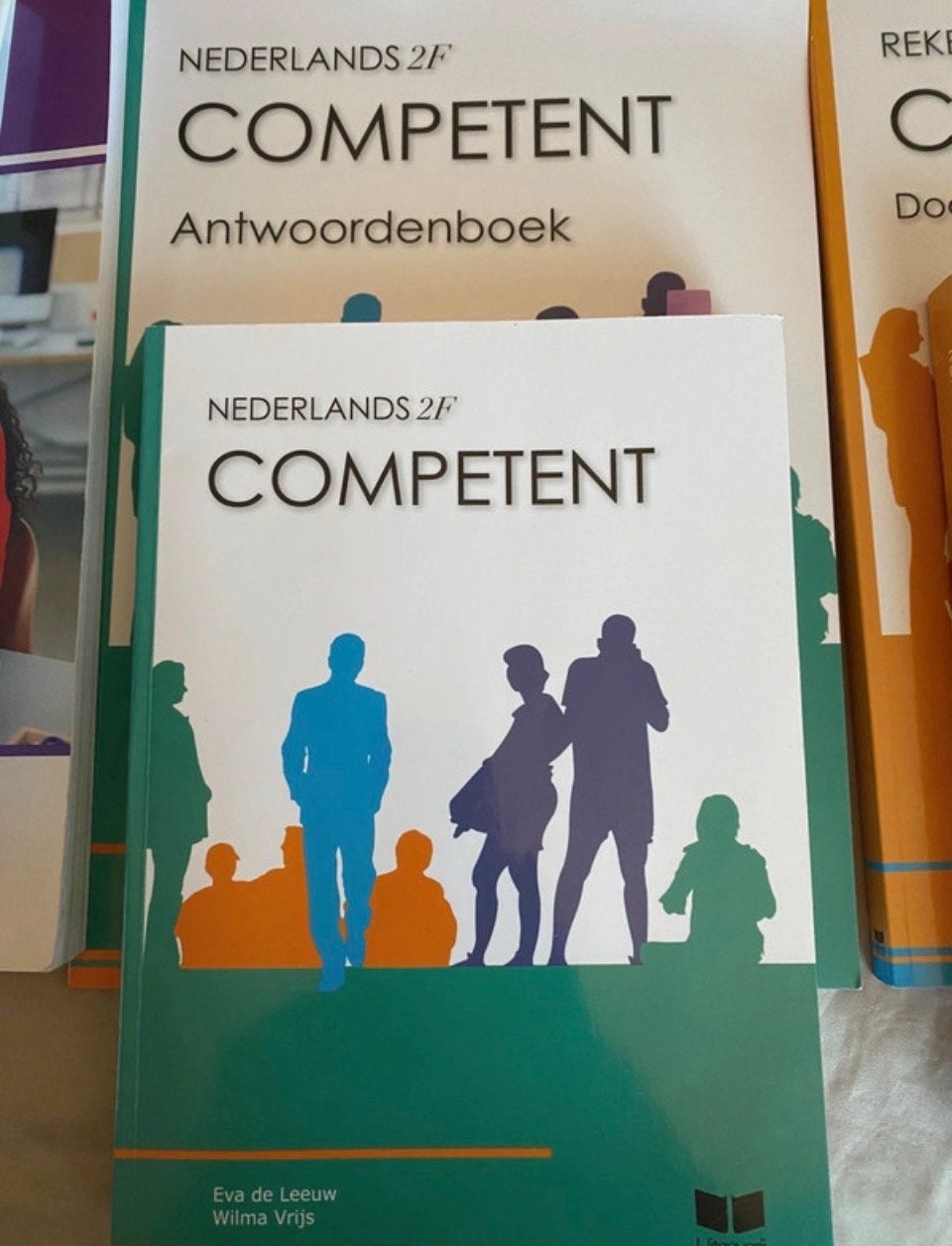 Nederlands 2F Competent + Antwoordenboek, Boeken, Ophalen of Verzenden, Alpha, Zo goed als nieuw, MBO