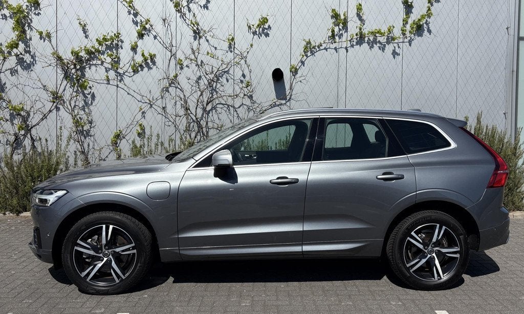 Volvo XC60 2.0 T8 Twin Engine AWD R-Design | Luchtvering | A, Auto's, Volvo, 12 maanden, Euro 6, 4 cilinders, 2039 kg