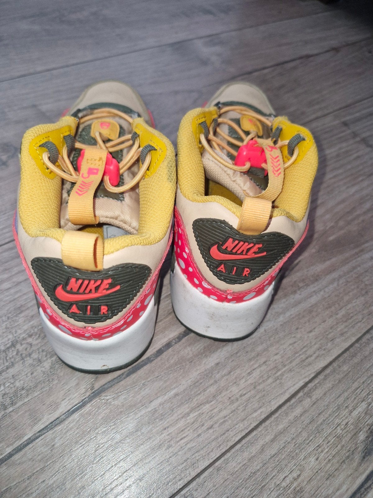 Nike Air Max sneakers maat 35, Kinderen en Baby's, Kinderkleding | Schoenen en Sokken, Ophalen, Zo goed als nieuw, Jongen of Meisje