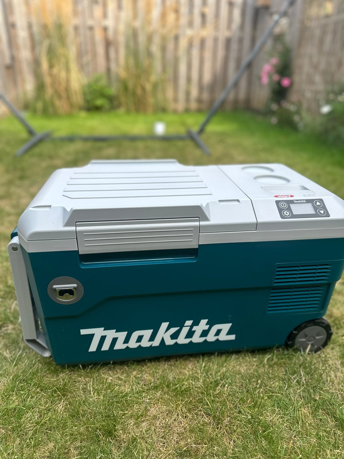 Nieuwe Makita CW001G Koelbox - Koelen & Verwarmen 20L, Ophalen, Nieuw, Koelbox, Elektrisch