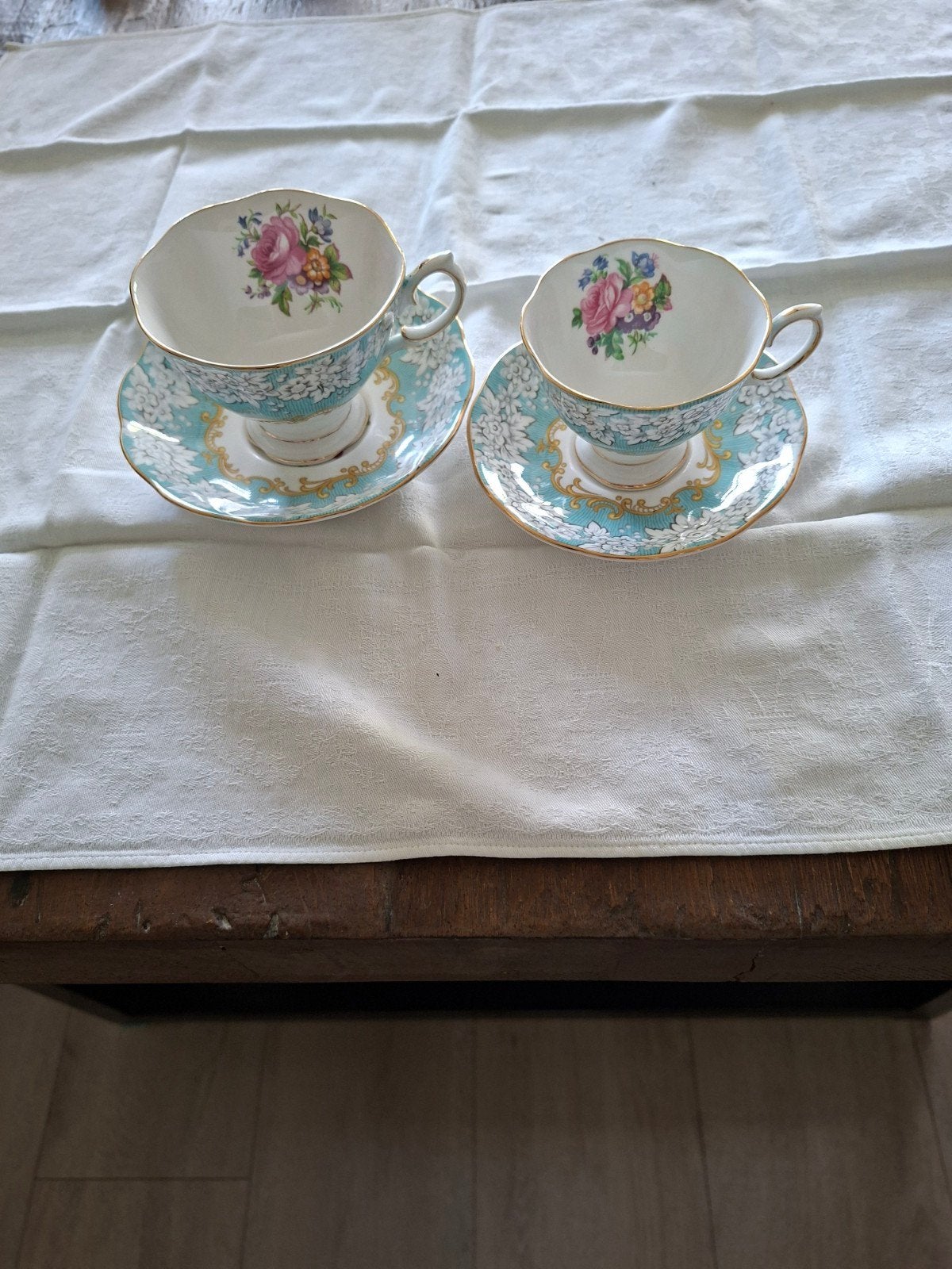 Set van 2 Royal Albert porseleinen theekopjes en schotels, Antiek en Kunst, Ophalen of Verzenden