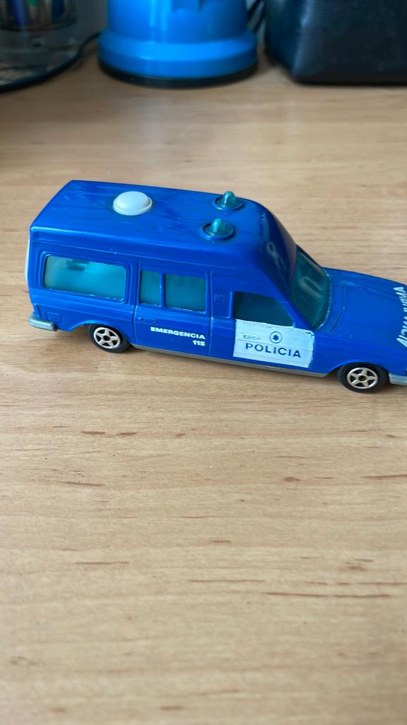 Mercedes Benz  politie- ambulance Potugal, Ophalen of Verzenden, Zo goed als nieuw, Auto