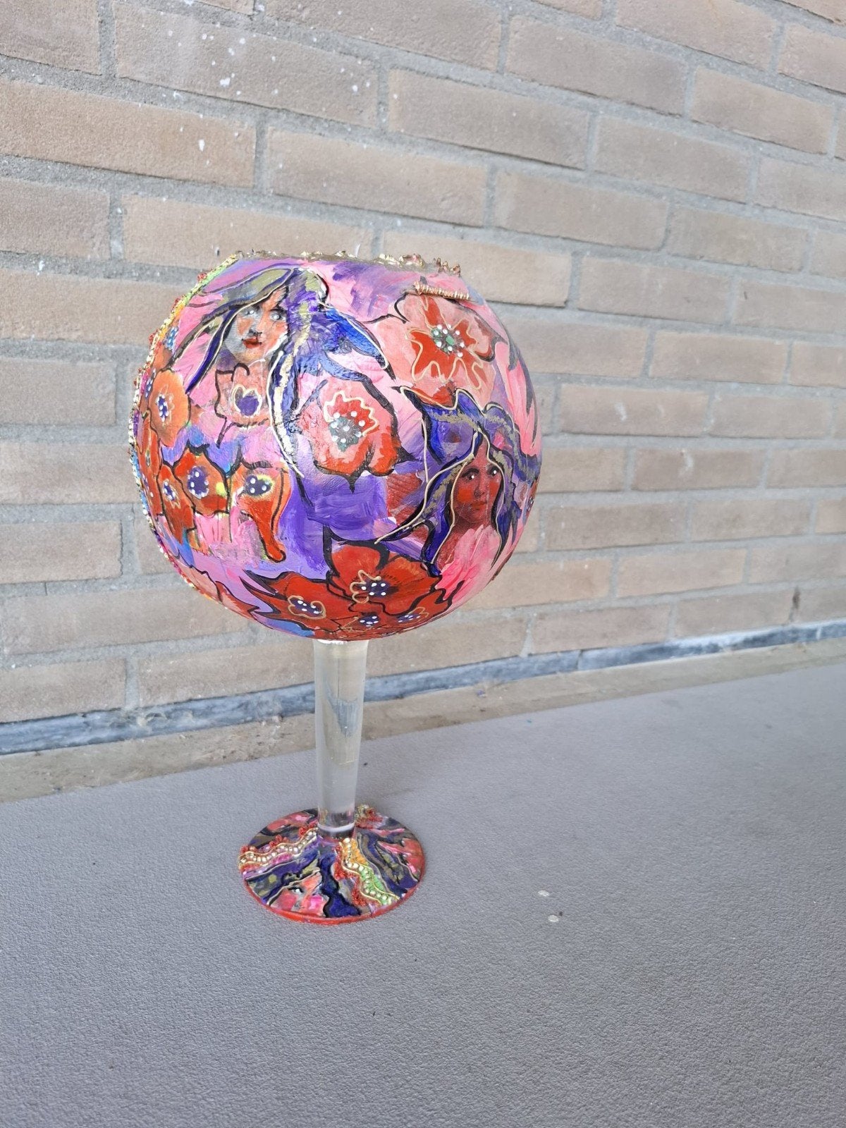 Handgeschilderde vaas op voet - Uniek en kleurrijk, Ophalen, Overige materialen, Meerkleurig, 40 cm