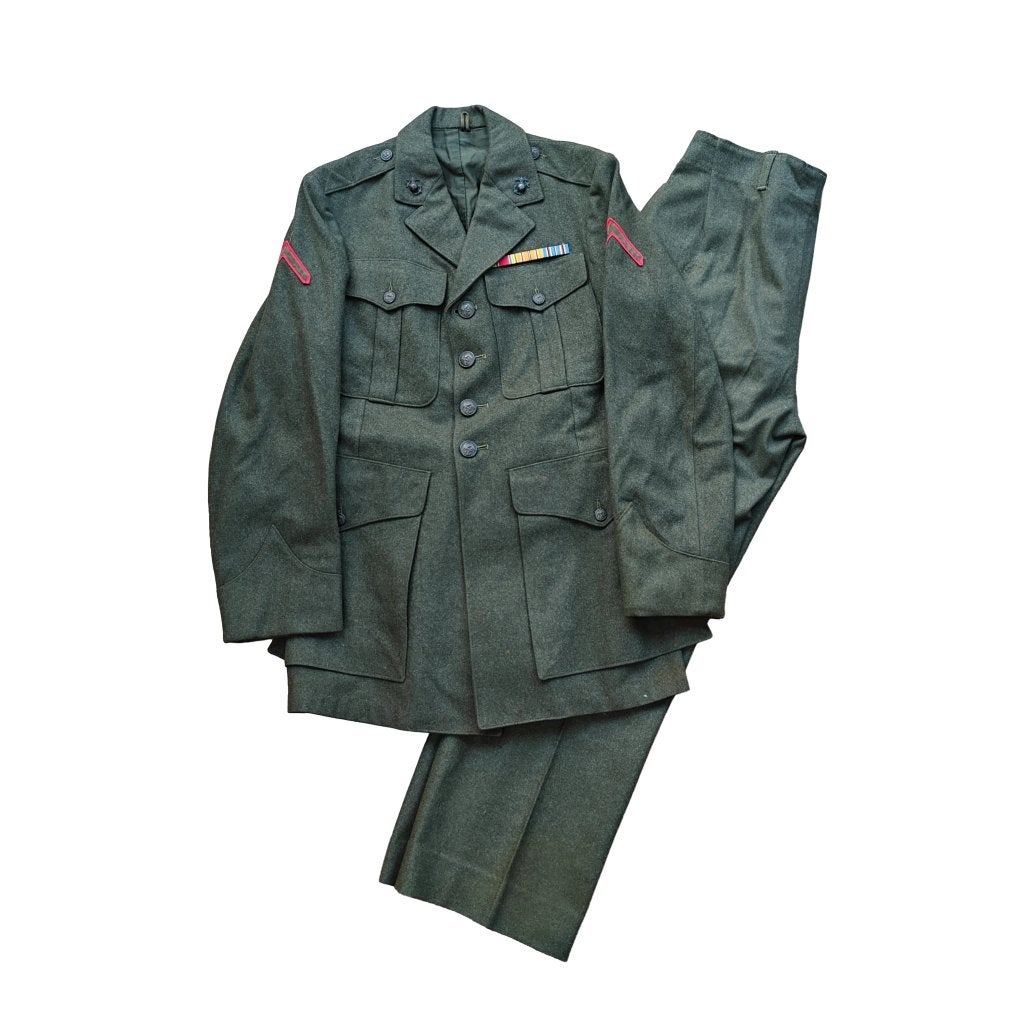 WWII USMC Uniform Set Named, Verzamelen, Militaria | Tweede Wereldoorlog, Ophalen of Verzenden, Amerika, Embleem of Badge