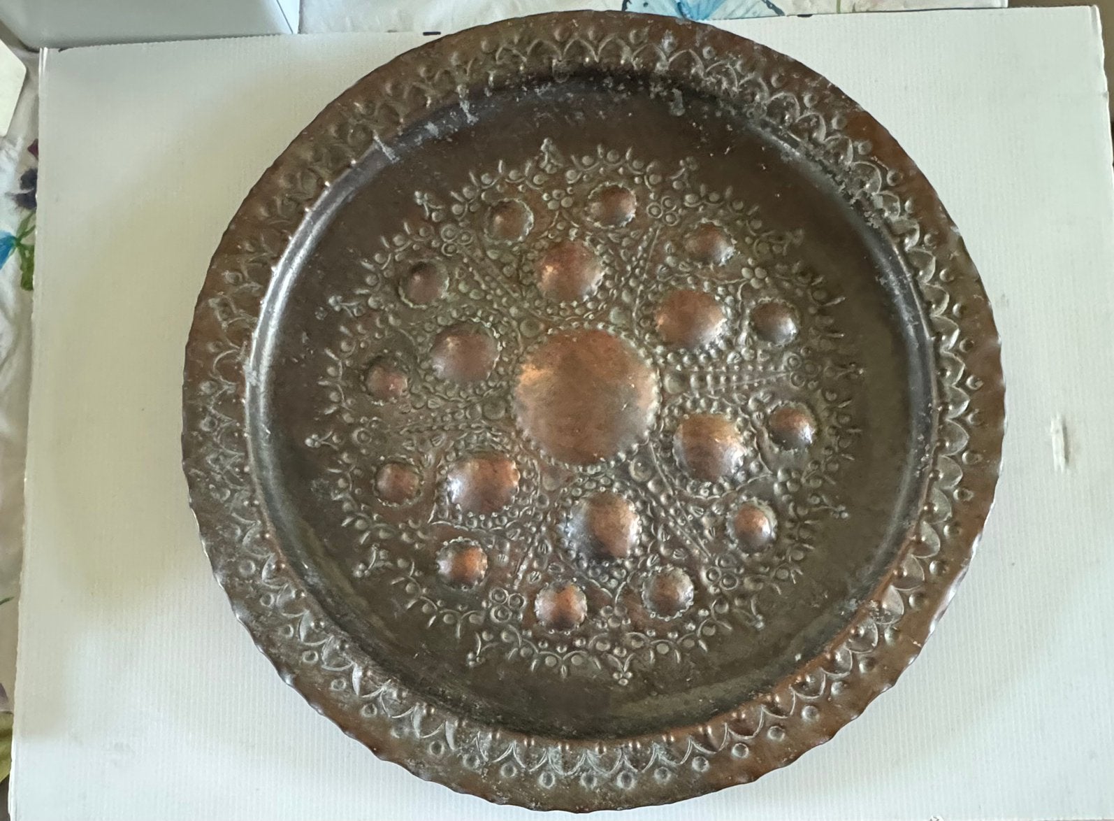 Grote koperen reliëf schaal, Ophalen of Verzenden, Koper