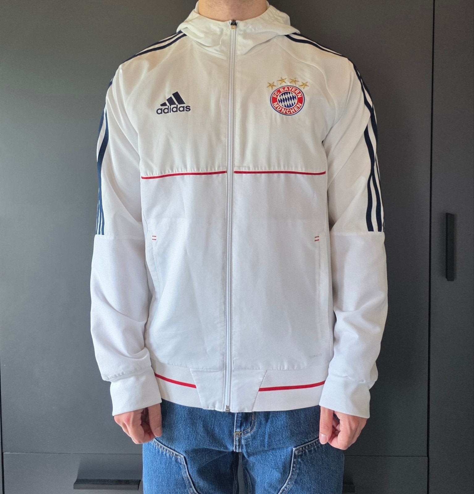 Adidas Bayern München wit trainingsjack maat M, Maat 48/50 (M), Wit, Bayern München, Ophalen of Verzenden