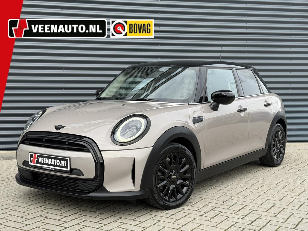 MINI Mini 1.5 Cooper Apple/Navi (bj 2022, automaat), Auto's, 136 pk, Gebruikt, Zwart, Leder en Stof