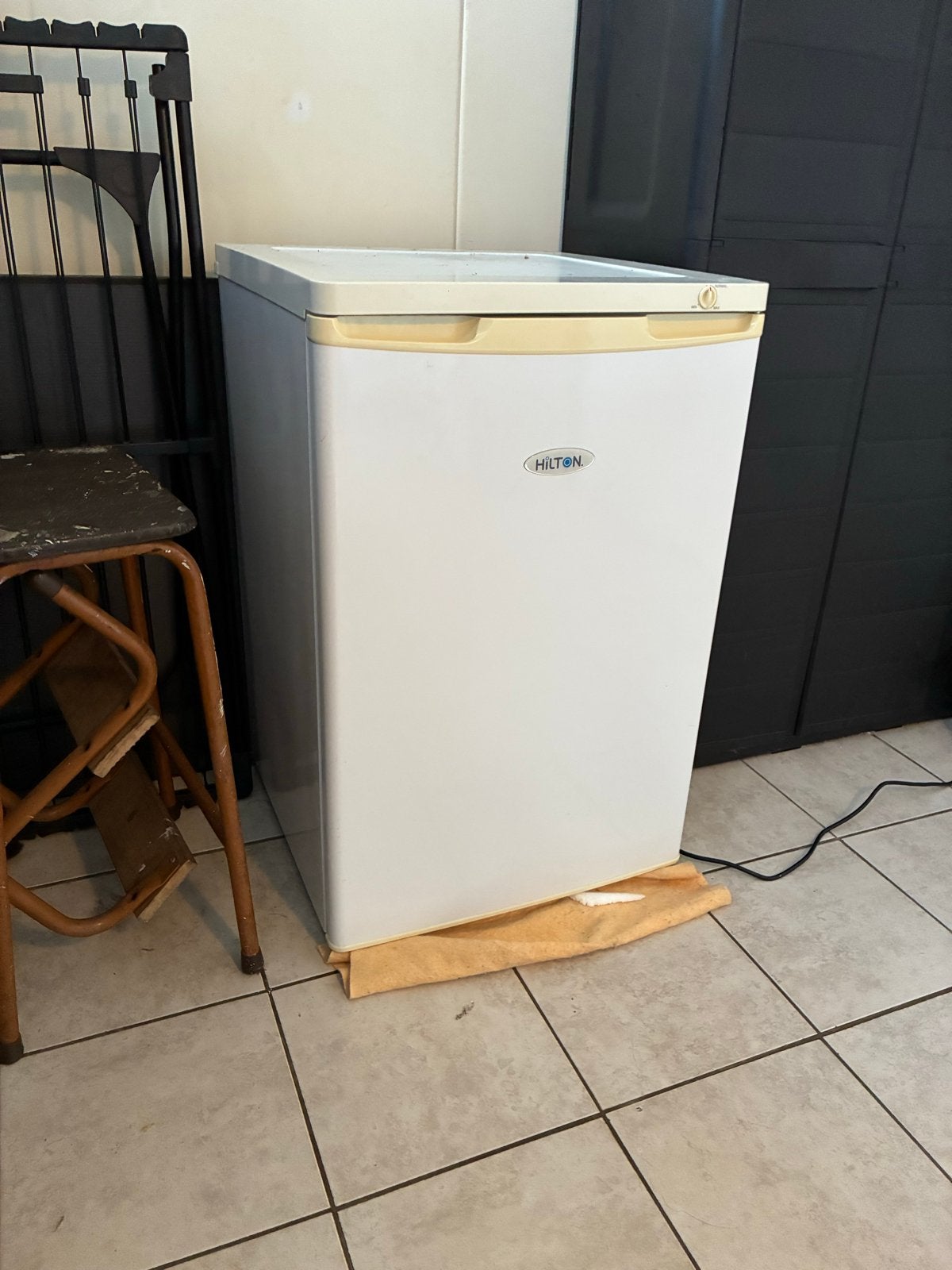 Hilton vrieslades Compact en functioneel, Gebruikt, Minder dan 75 liter, 45 tot 60 cm, Met vriesvak