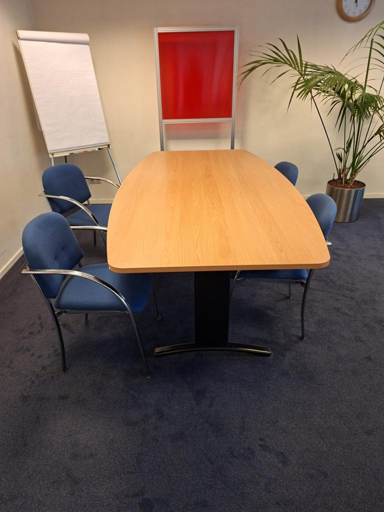 Vergadertafel of eettafel met 4 stoelen, Ophalen, 100 tot 150 cm, 200 cm of meer, Zo goed als nieuw