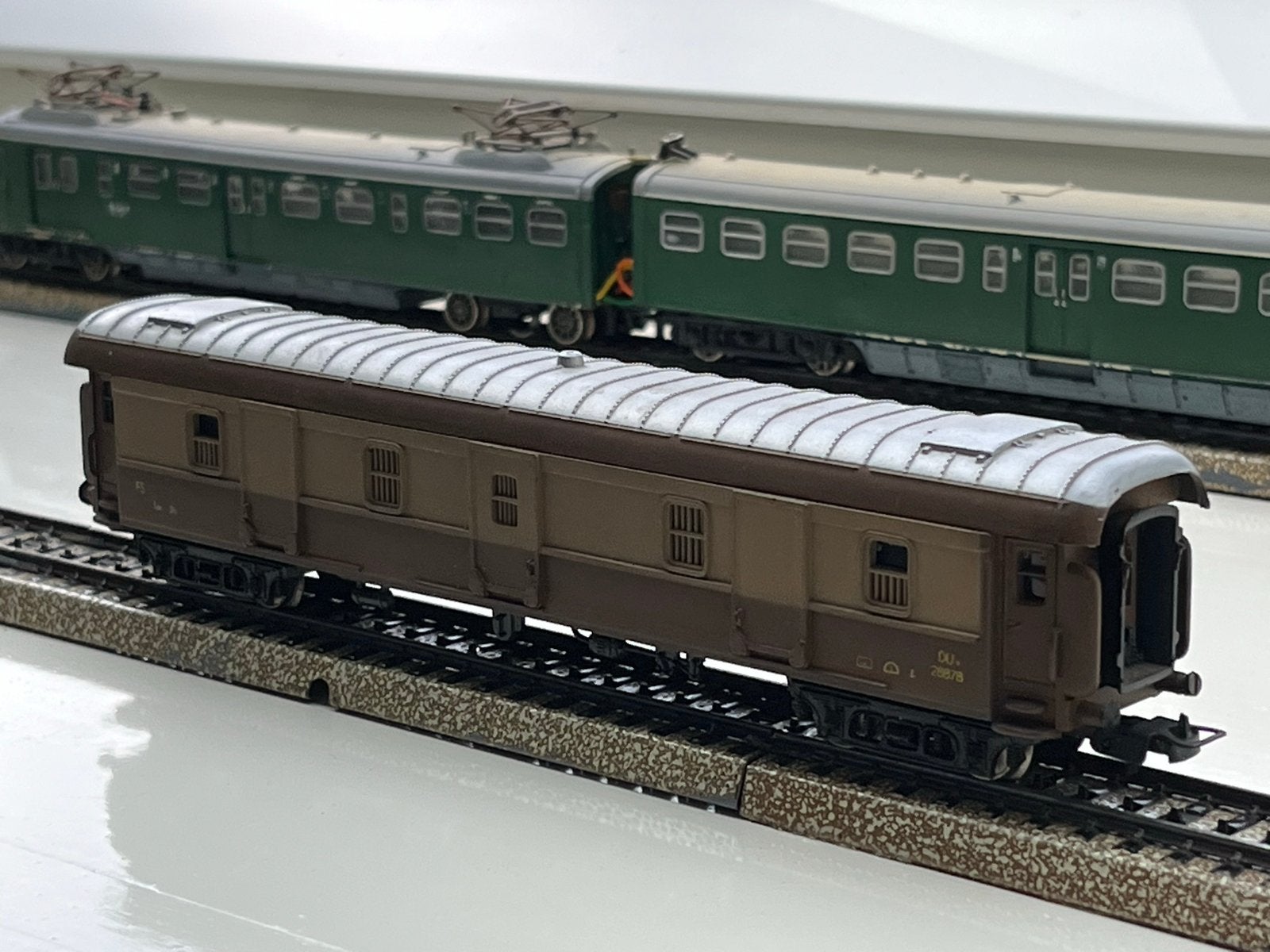 Lima H0 Wagons: Bruine goederenwagon en Pullman 1e klas, Hobby en Vrije tijd, Modeltreinen | H0, Gebruikt, Gelijkstroom, Wagon