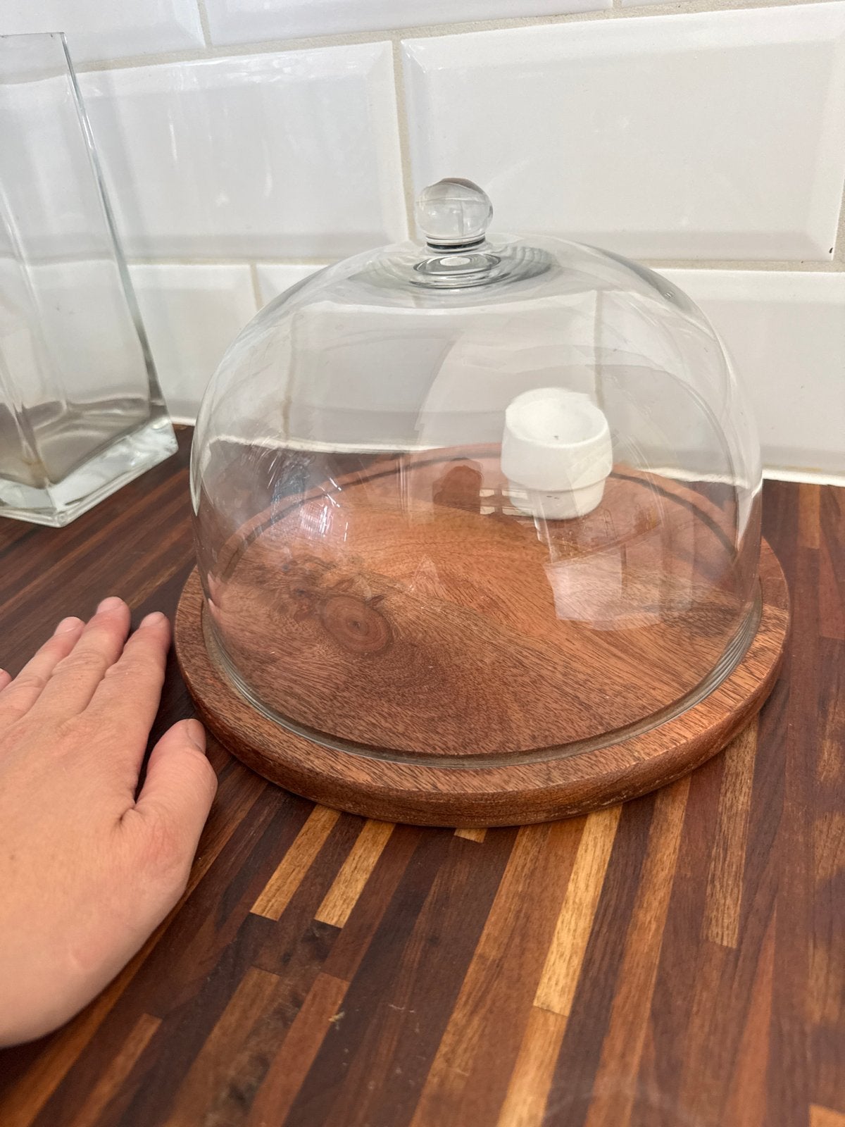 Glazen stolp met houten serveerplank, Hout, Snij-/serveerplank, Ophalen of Verzenden, Zo goed als nieuw