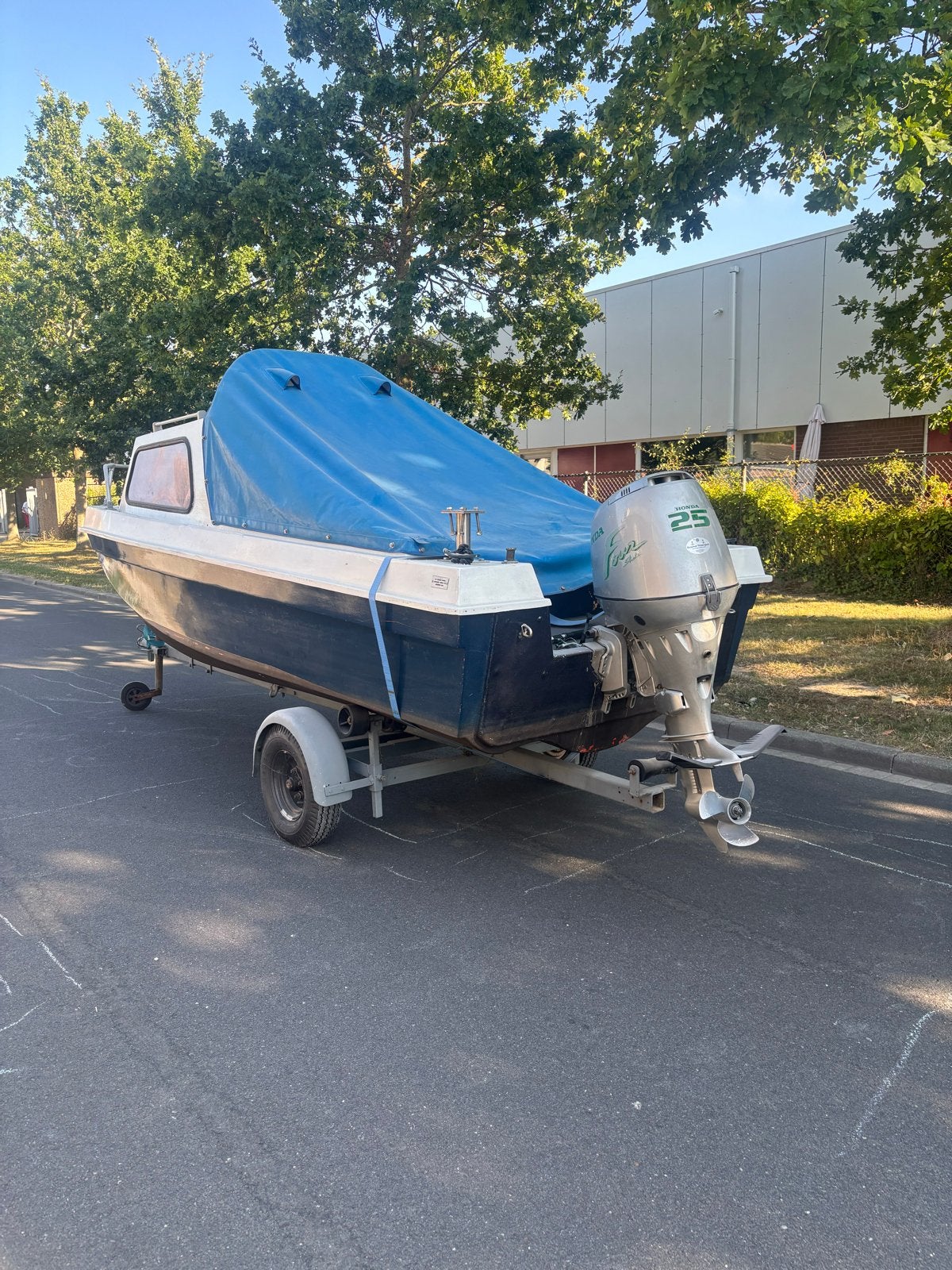 Pilot kajuitboot met Honda 25pk buitenboordmotor en trailer, Watersport en Boten, Overige merken, Gebruikt, Afdekzeil, Kajuitboot
