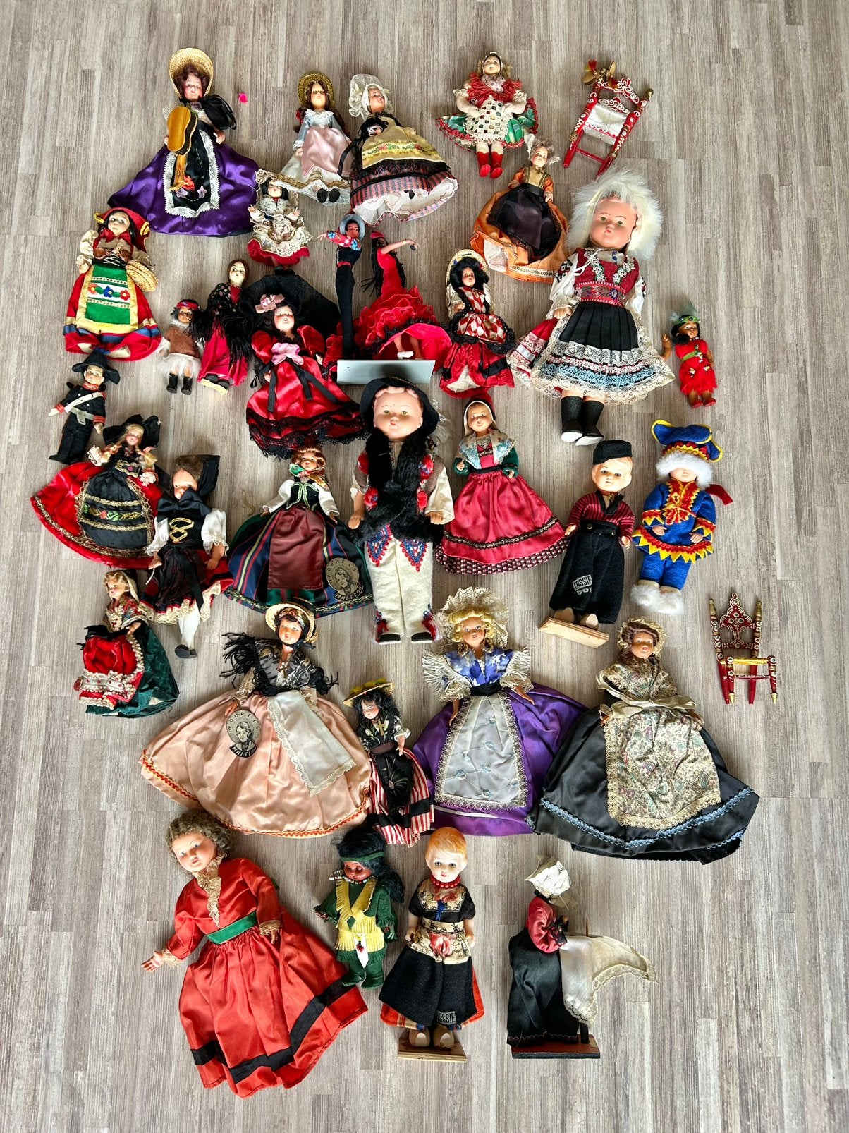 Vintage antieke klederdracht poppen uit verschillende landen, Verzamelen, Poppen, Ophalen of Verzenden, Zo goed als nieuw, Pop