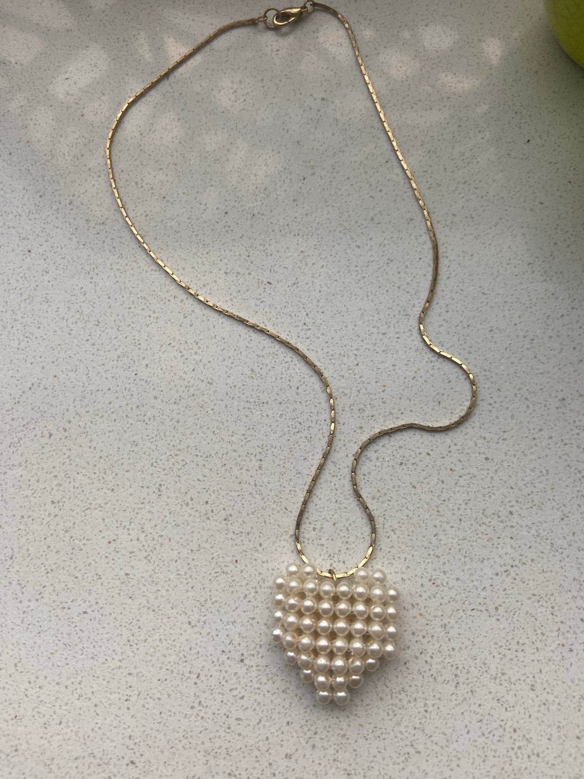 ketting met parelmoer hart hanger, Ophalen of Verzenden, Zo goed als nieuw, Goud, Overige materialen