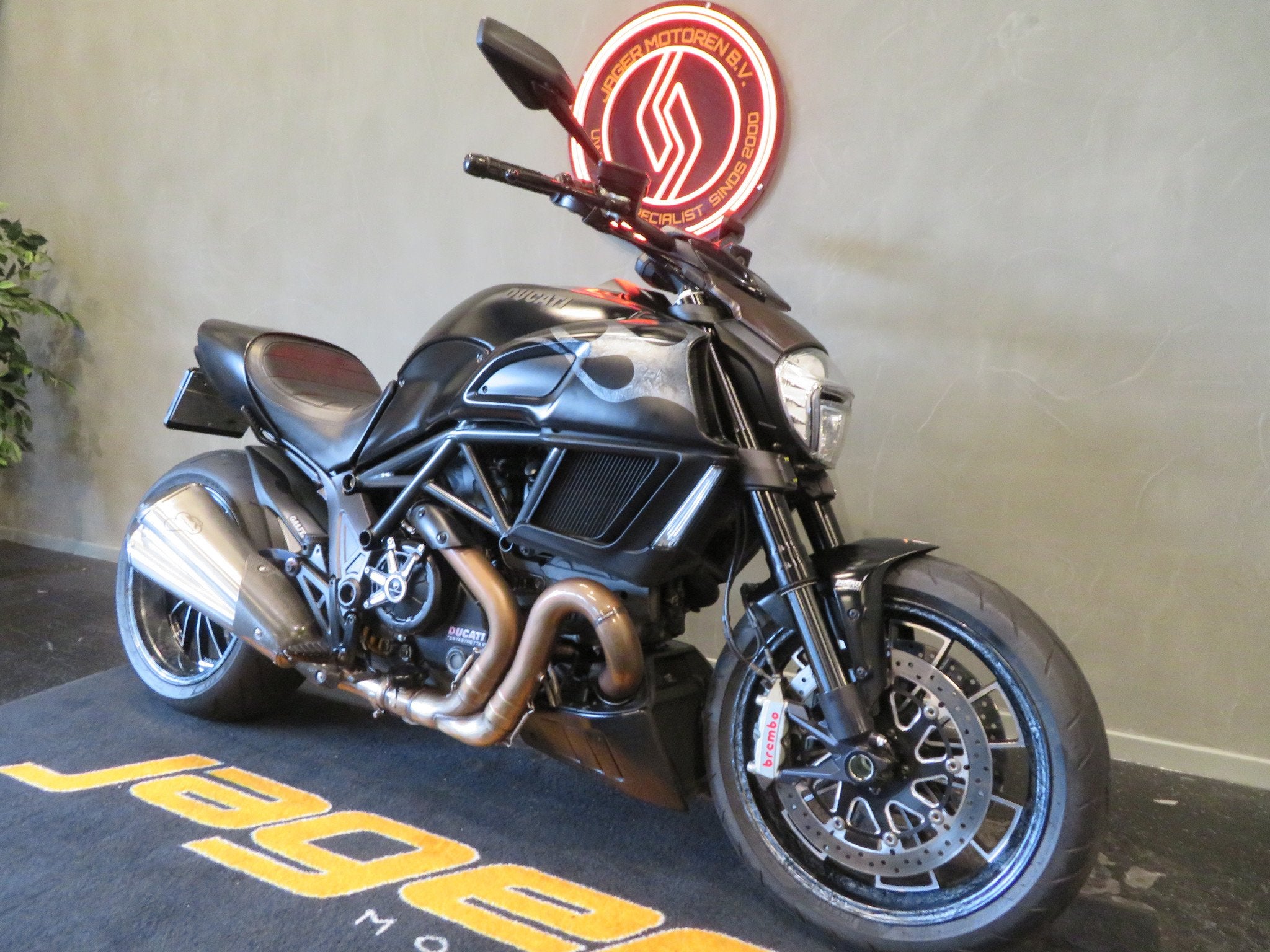 Ducati DIAVEL TERMIGNONI PERFECT! (bj 2014), Bedrijf, Naked bike