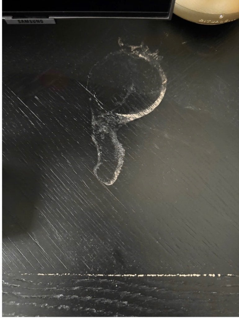 Foto 4 van Zwart TV-meubel met opbergruimte en metalen accenten