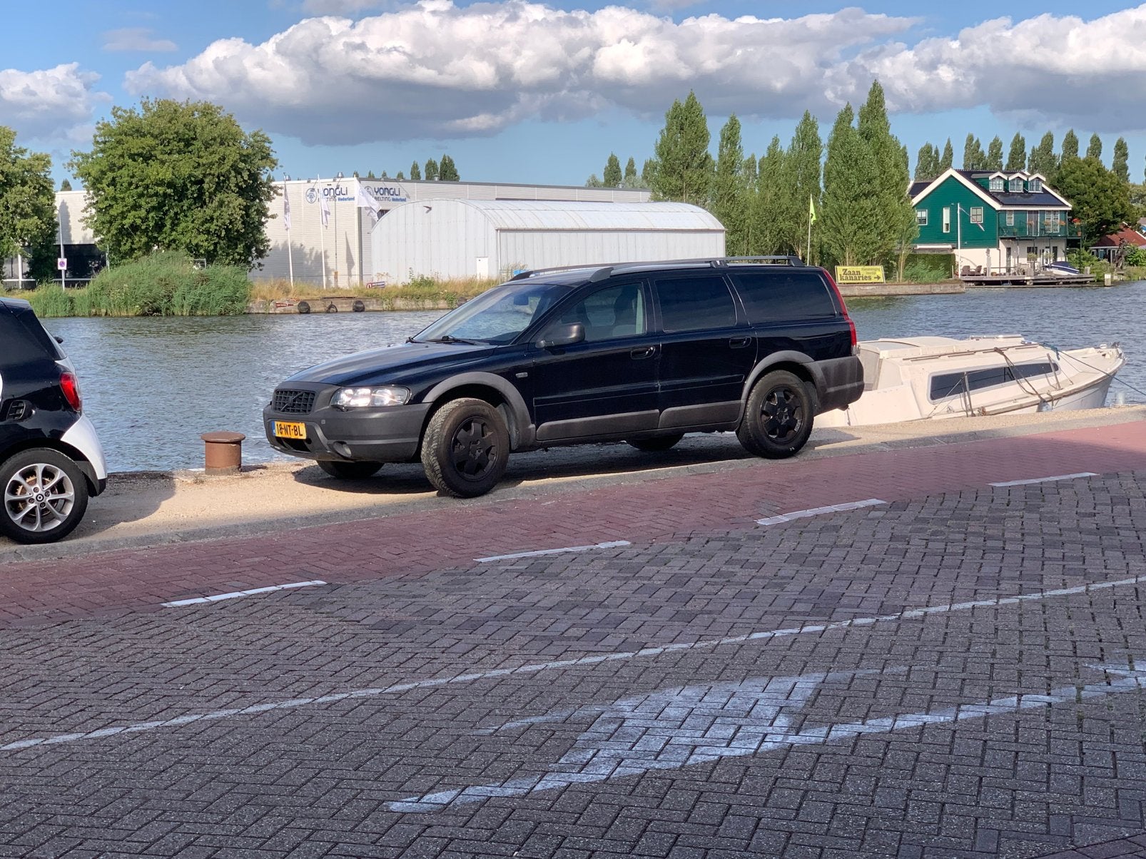 Volvo XC70 2.5 T AWD Geartronic 2004 M Zwart Nwe distributie, Auto's, Volvo, Automaat, 1800 kg, Zwart, Origineel Nederlands