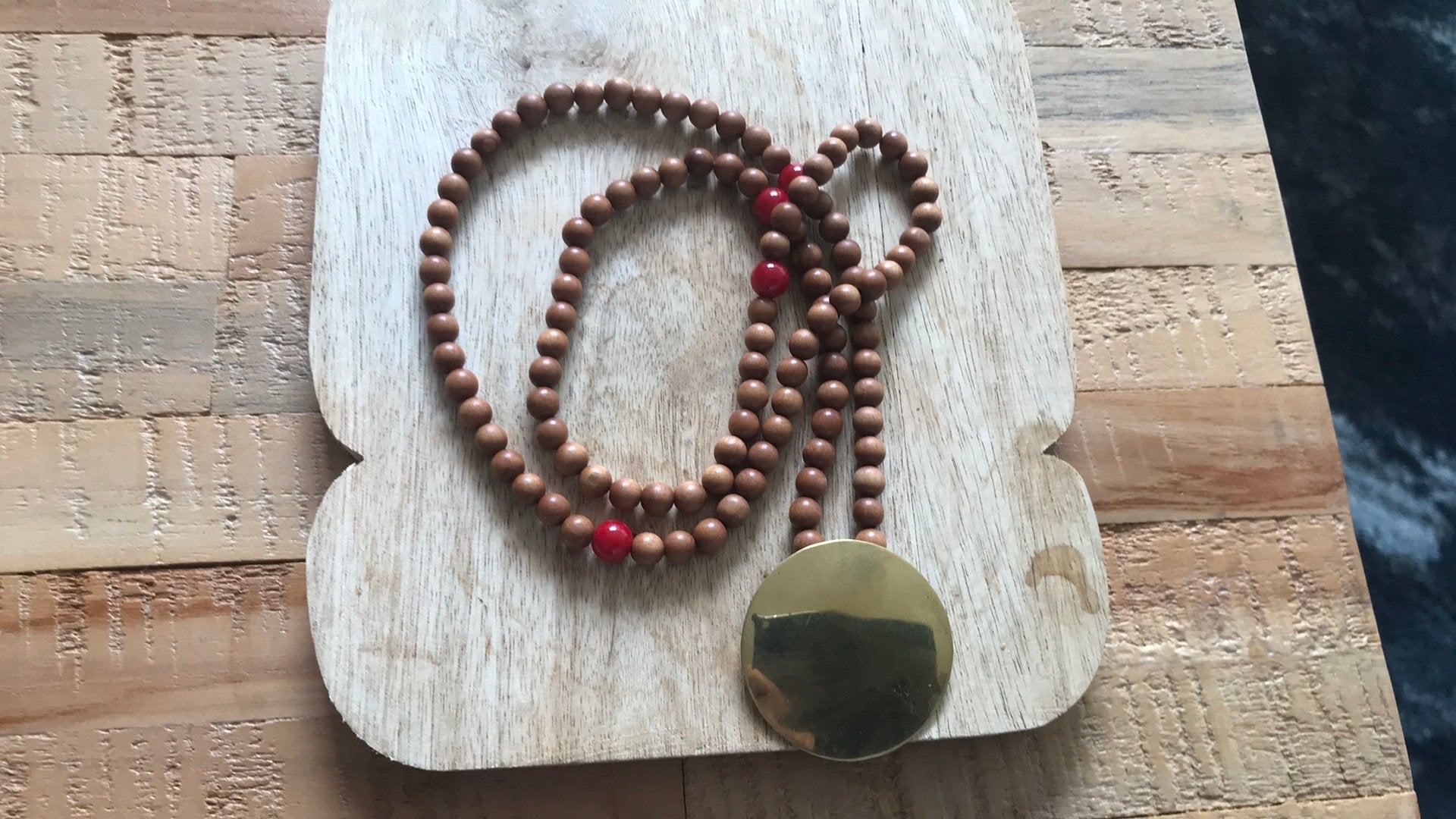 Mala 108 sandalhout kralen met Toli sjamanenspiegel, Sieraden, Tassen en Uiterlijk, Kettingen, Ophalen of Verzenden, Zo goed als nieuw