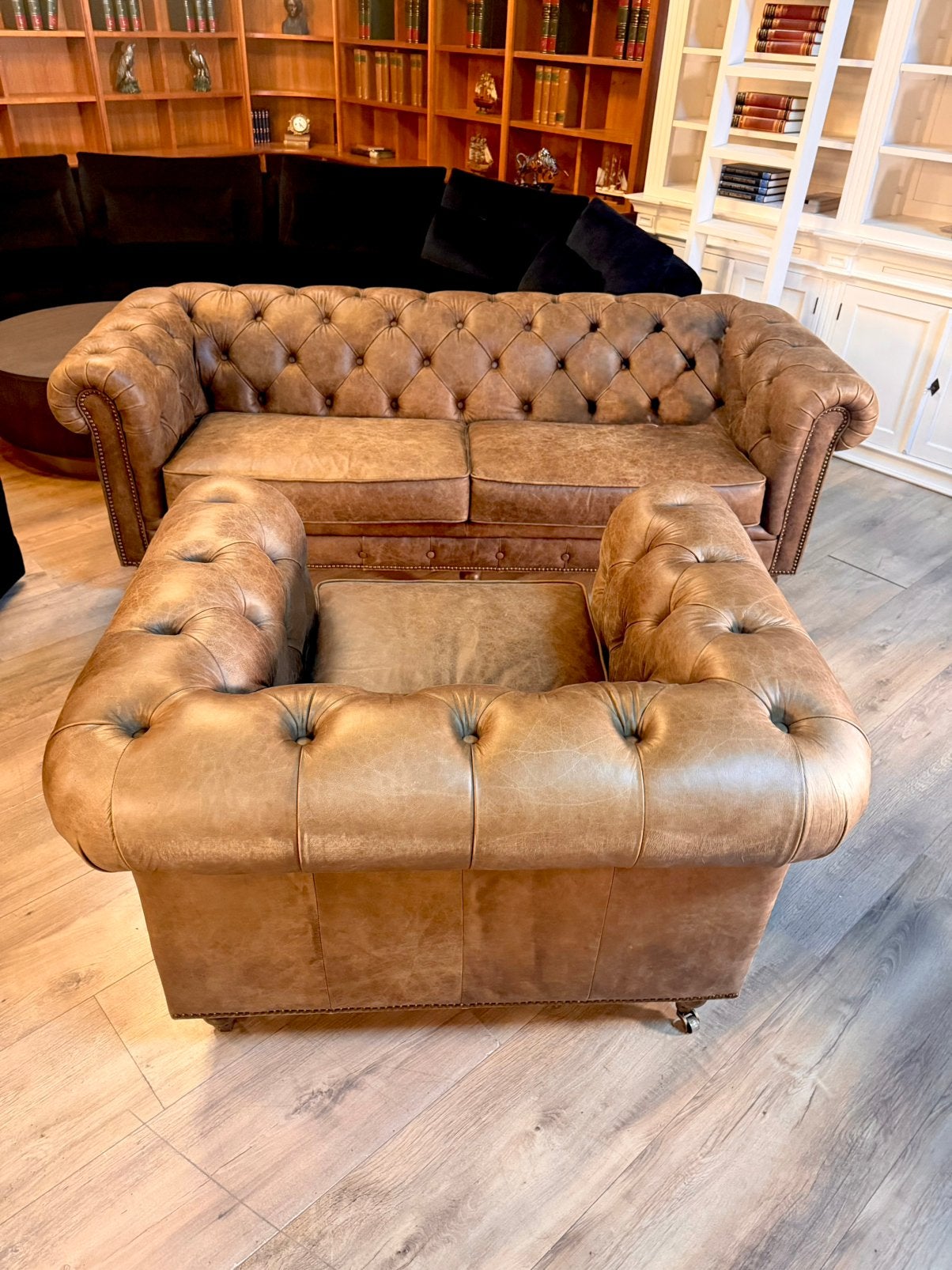 Orginele chesterfield set 2,5 zits -fauteuil cognac, Ophalen, Info@chesterfieldjunkie.nl, Zo goed als nieuw, Gosem engelstraat