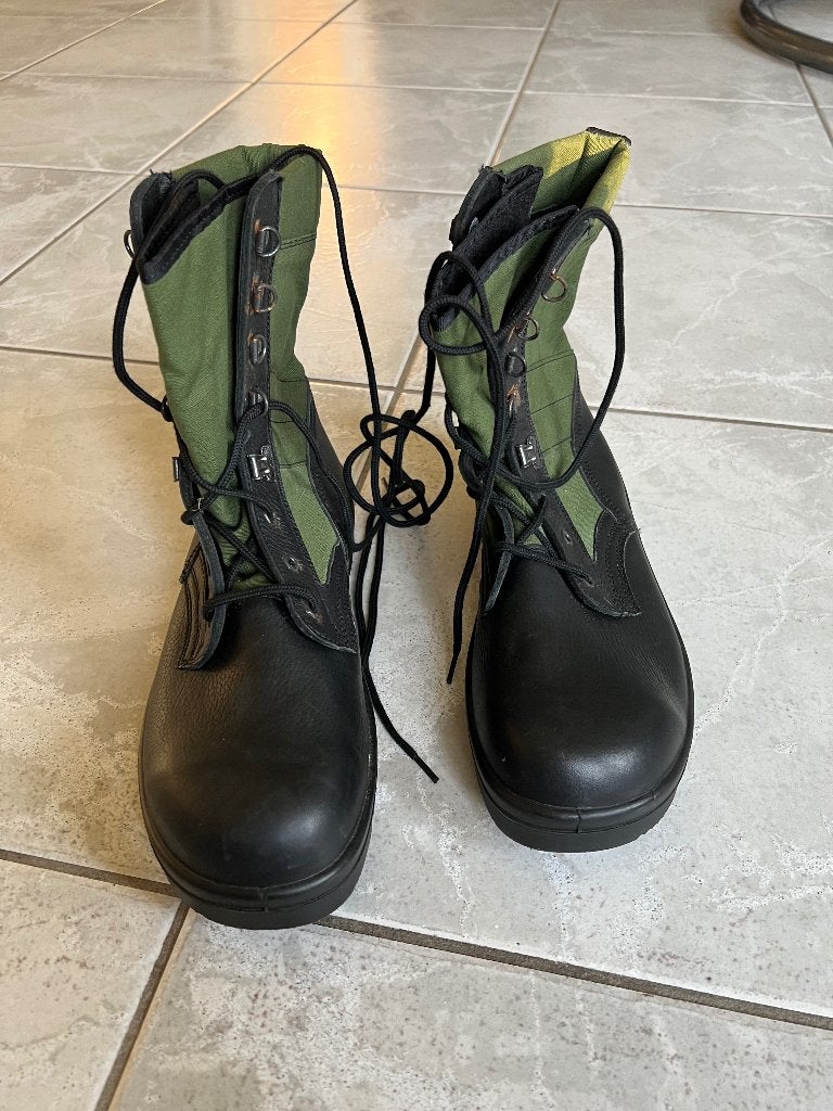 Nieuw paar legerlaarzen maat 280B. 44, Verzenden, Nieuw, Schoenen