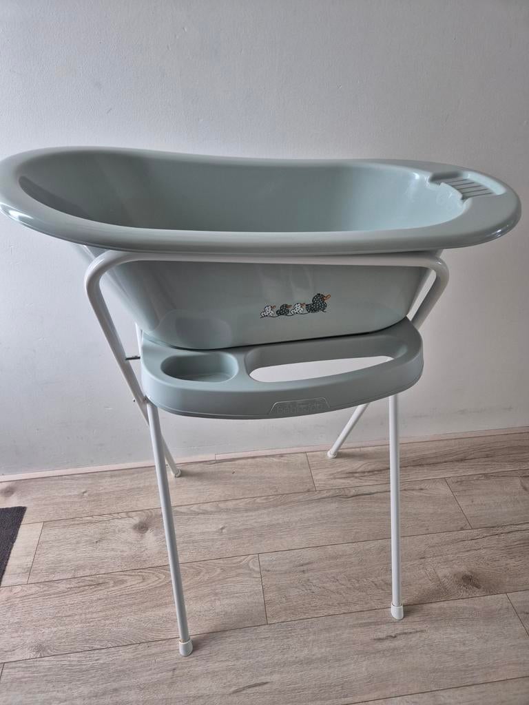 Bébé-jou Sepp de Eend babybadje met standaard en accessoires, Ophalen, Gebruikt, Badje, Bébé-jou
