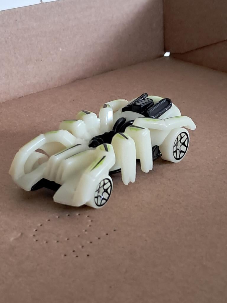 Hot Wheels Speed Spider Mystery Models glow in the dark, Ophalen of Verzenden, Nieuw, Auto