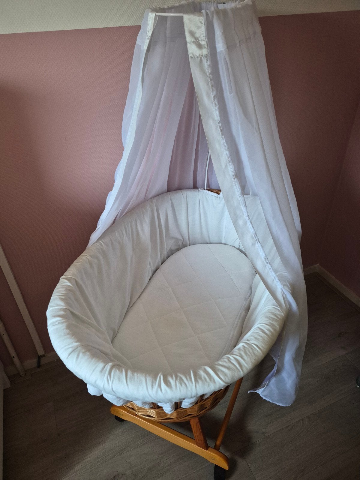 Wieg met hemeltje en matrasje, Kinderen en Baby's, Babywiegjes en Ledikanten, Ophalen, Gebruikt, Wieg