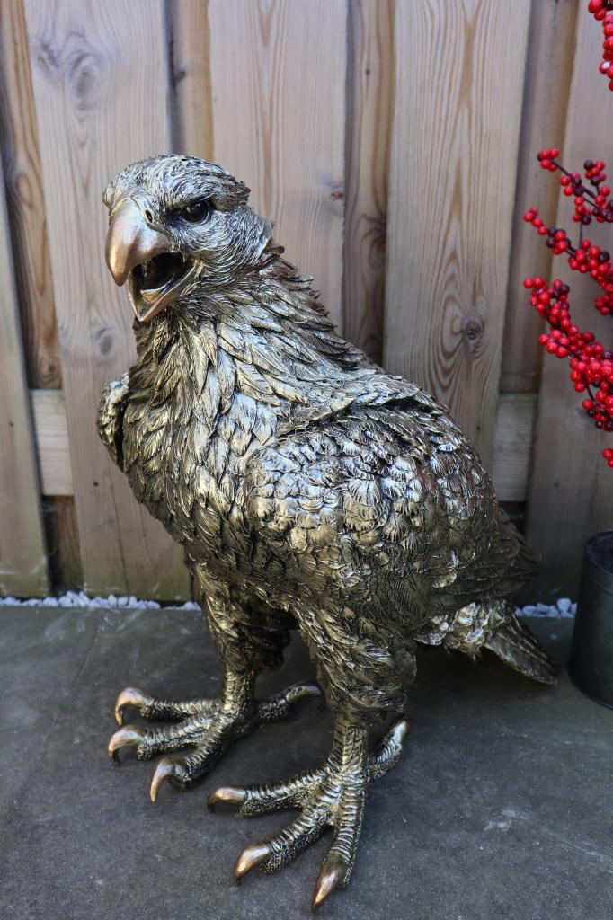 Arend tuinbeeld goud 54 cm – staand model dierenbeeld, Tuin en Terras, Tuinbeelden, Dierenbeeld, Kunststof, -, -