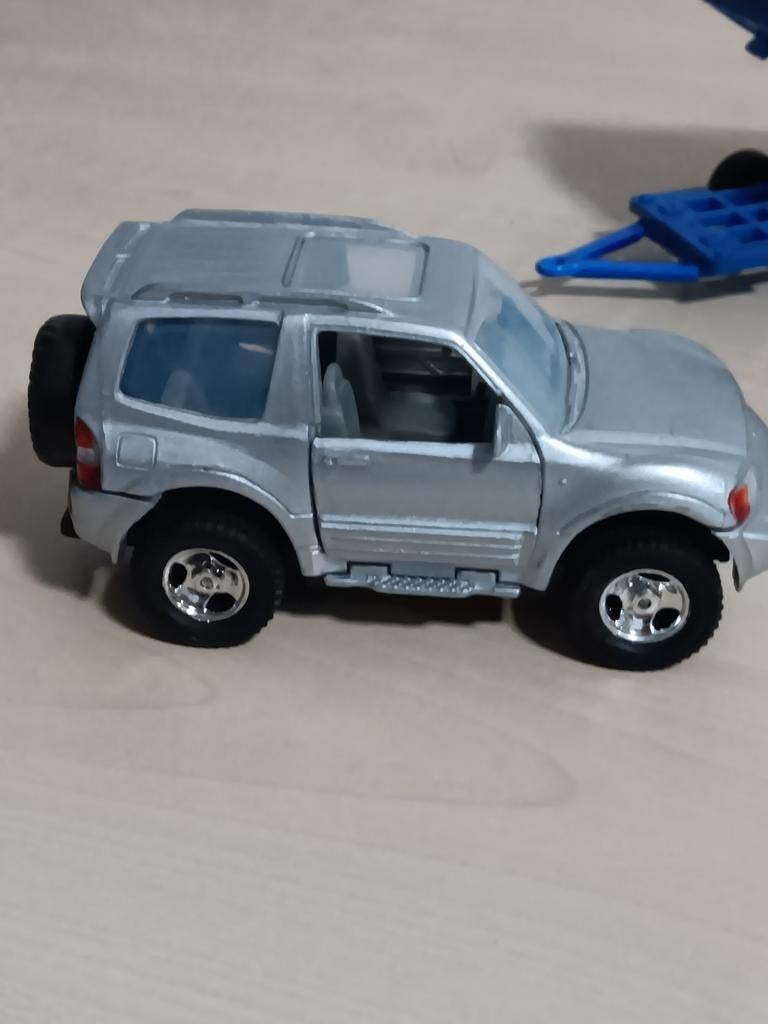Siku 2542 Mitsubishi Pajero met Boedelbak aanhanger 1:55, Verzenden, Zo goed als nieuw, Auto, Overige merken