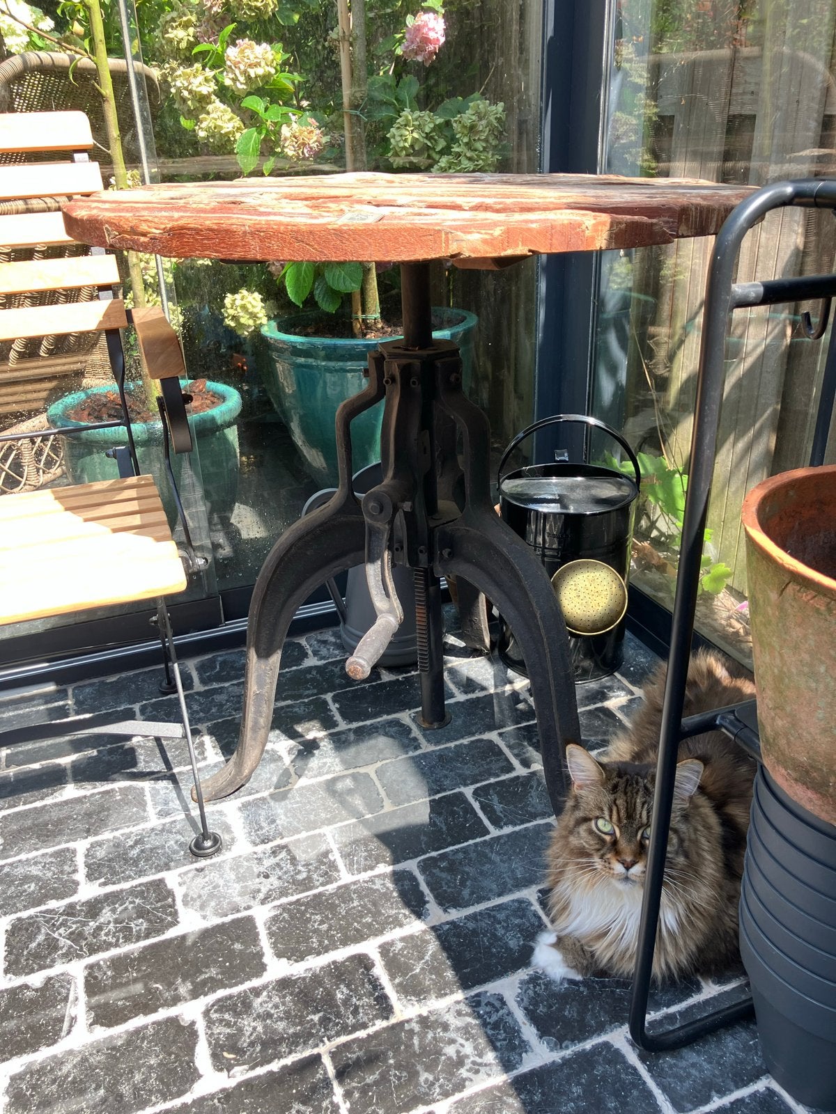 Industriële bistro/bartafel met verstelbaar onderstel, Ophalen